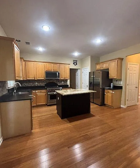 8002 Allerton Ln — Photo 9