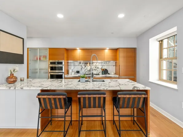 7 Warren Ave Penthouse 19, Boston, MA 02116