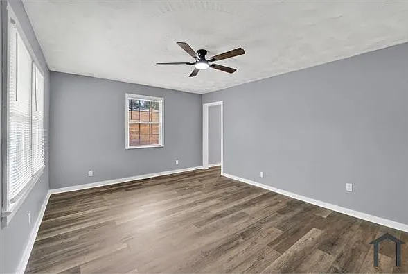 203 N Plymouth Rd NW — Photo 6