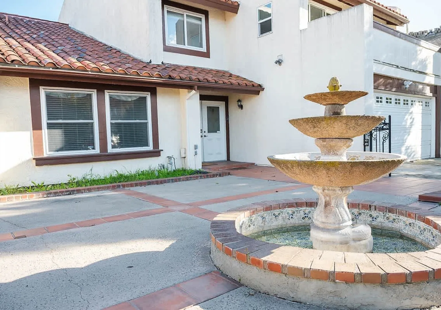 Stylish Monterey Park Home w/ Backyard & BBQ — Photo 3