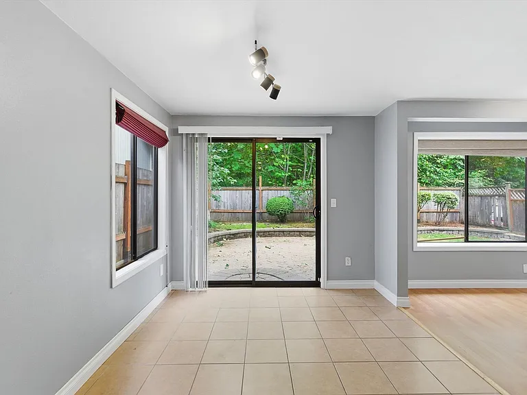2227 SE 8th Pl — Photo 18