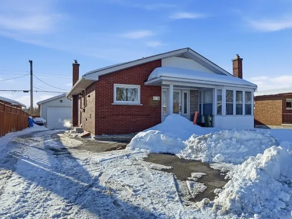 704 Claude St #B, Ottawa, ON K1K 2S2