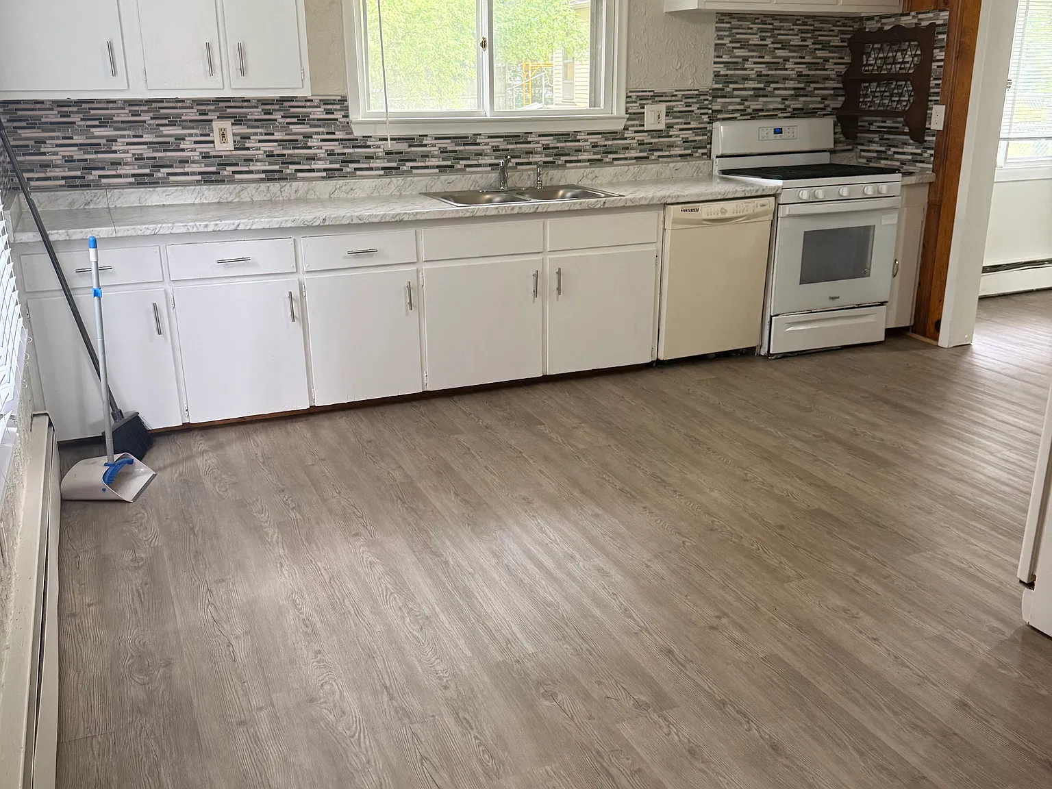 4 bed, 2832 sqft, $2,100 — Photo 4