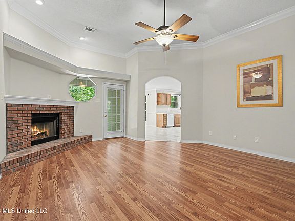 4th image of 1516 Davis St