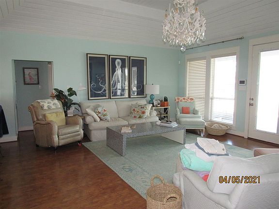 4th image of 713 Sara Way