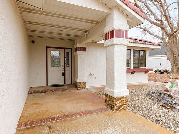 4th image of 1919 S Point Dr