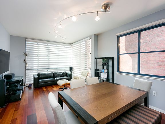 3rd image of 88 Townsend St APT 323