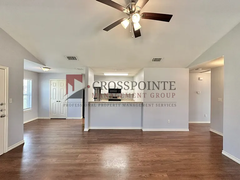 8713 Mansion Creek Cir — Photo 17