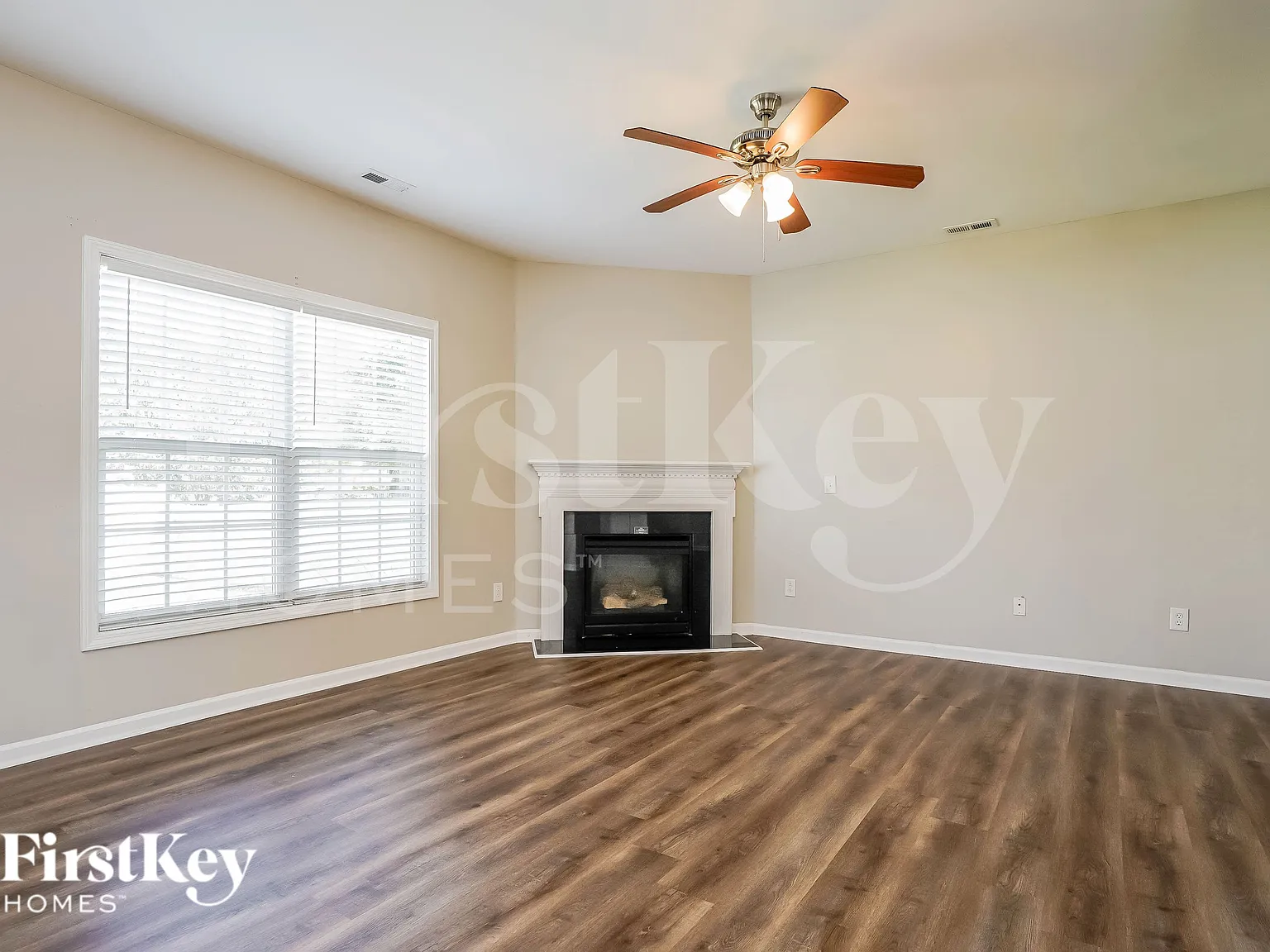 4 bed, 2.5 bath, 1876 sqft, $2,185 — Photo 3
