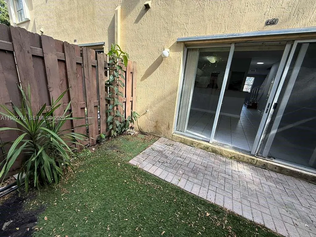 Building Photo - 1690 NE 33rd Ave #6-106