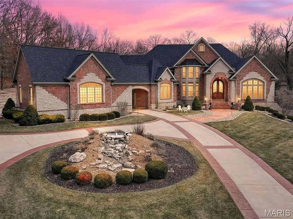 1st image of 990 Stonecastle Dr