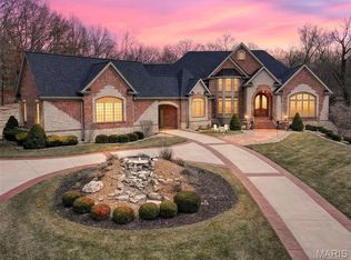 990 Stonecastle Dr, O'Fallon, MO
