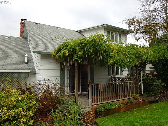 4th image of 3020 NE Meadow Ln
