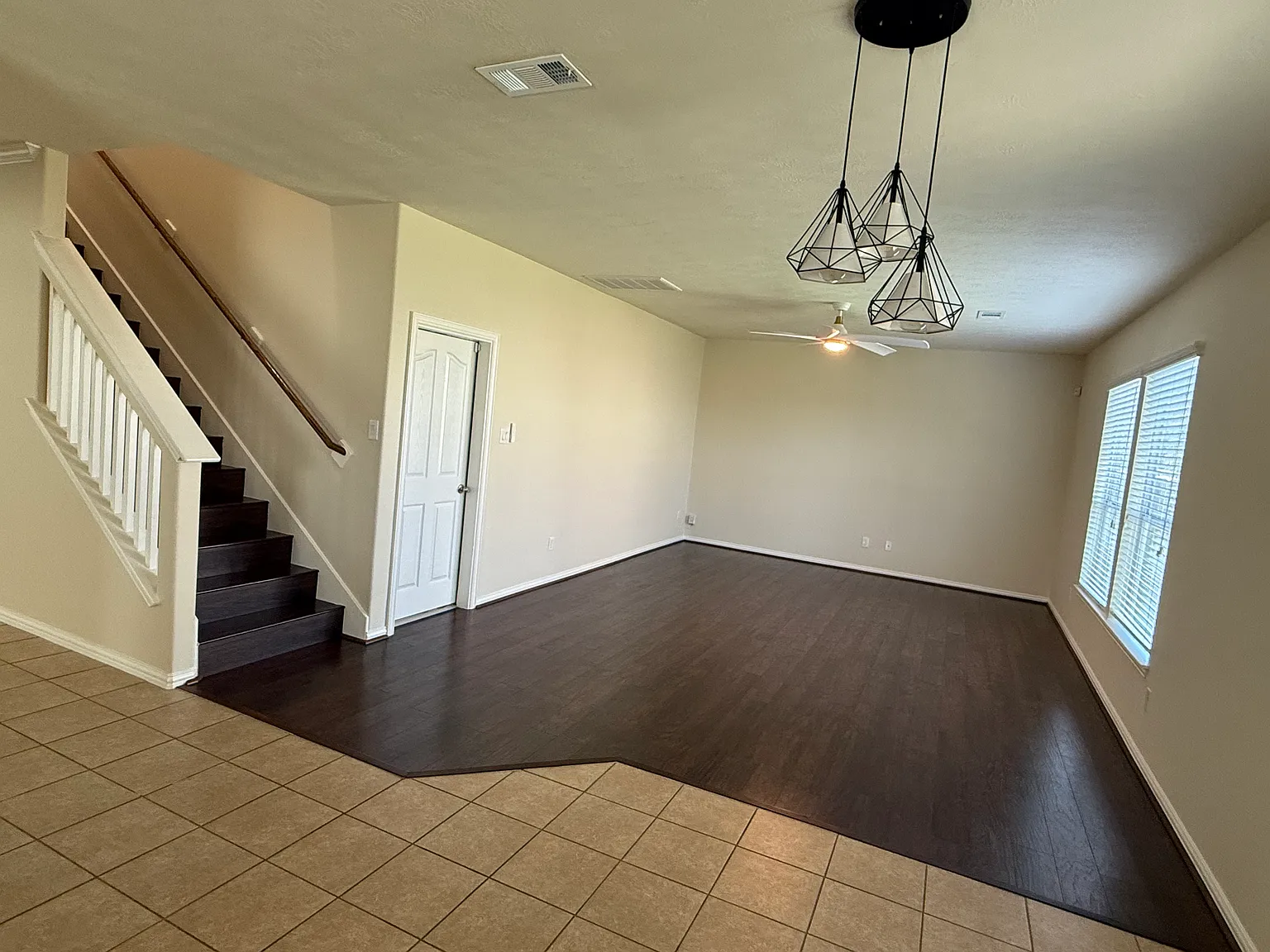4 bed, 2.5 bath, 2644 sqft, $2,575 — Photo 4