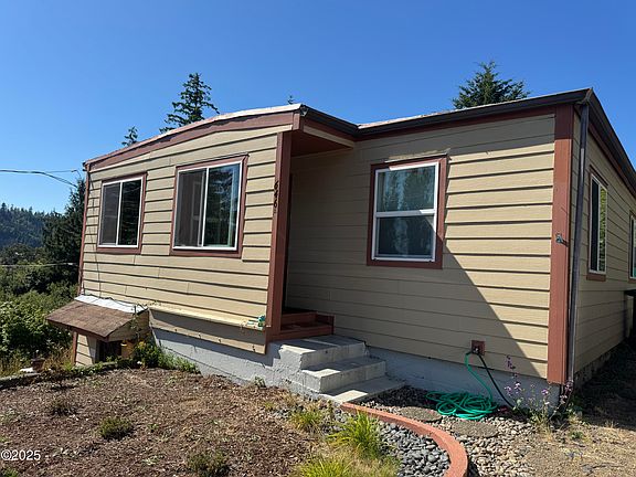 3rd image of 646 SE 8th St
