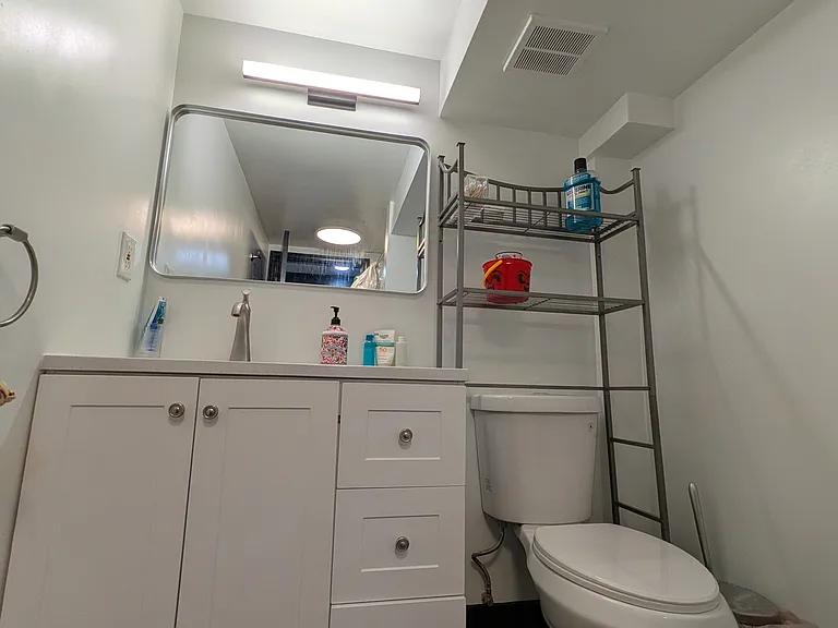 5208 59th Ave #BASEMENT — Photo 1