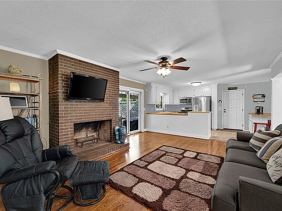 4th image of 900 Cricket Ln