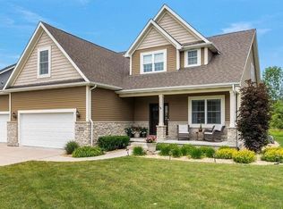 820 Shannon Dr, Crown Point, IN 46307