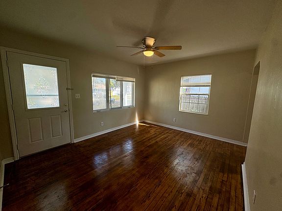 4th image of 850 52nd Ave N