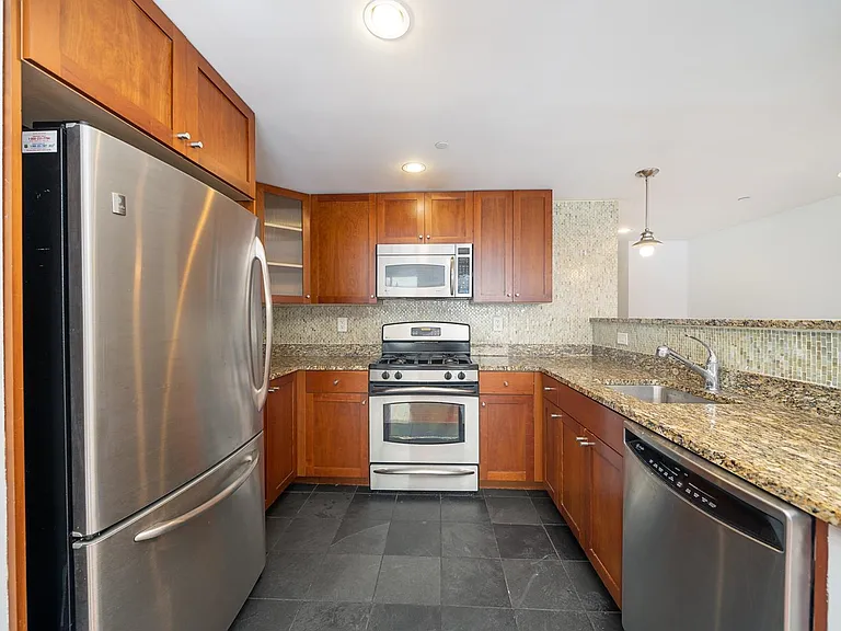700 Grove St #8G — Photo 7