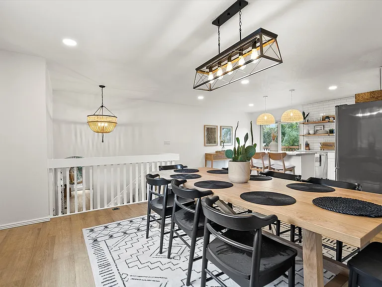 144 Franklyn Ave — Photo 8