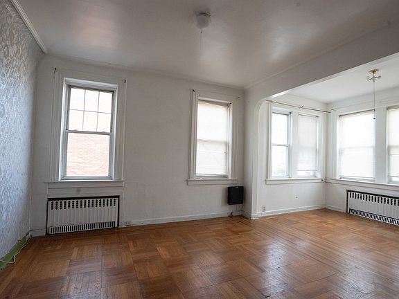 3rd image of 7073 Kennedy Blvd