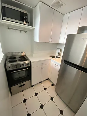 Rented by Mallory Management Corp | media 15