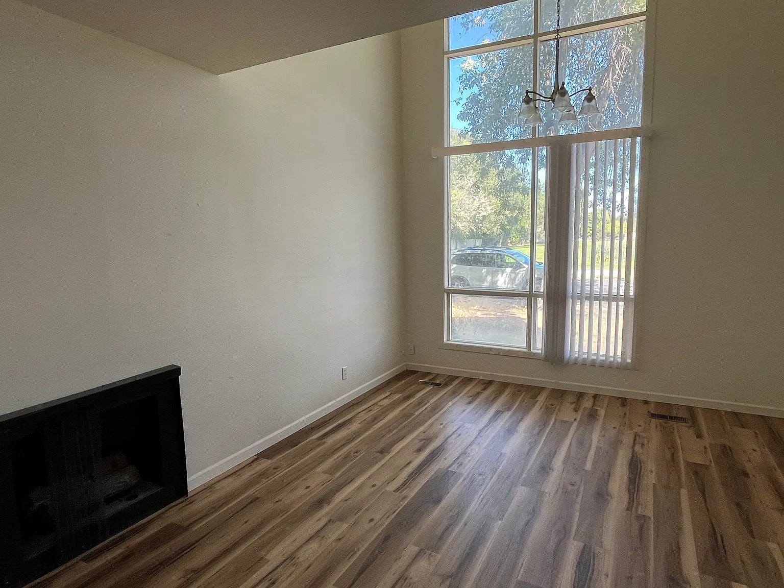 3 bed, 1.5 bath, 1122 sqft, $1,595 — Photo 2