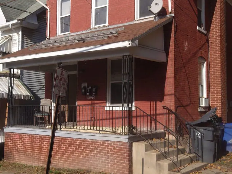 457 N 2nd St #1 — Photo 4