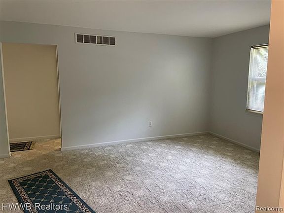 4th image of 2739 Sinclair Ave
