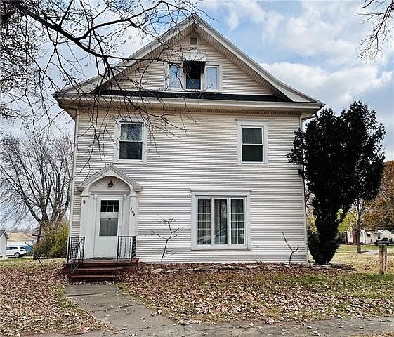 1st image of 304 N 1st St