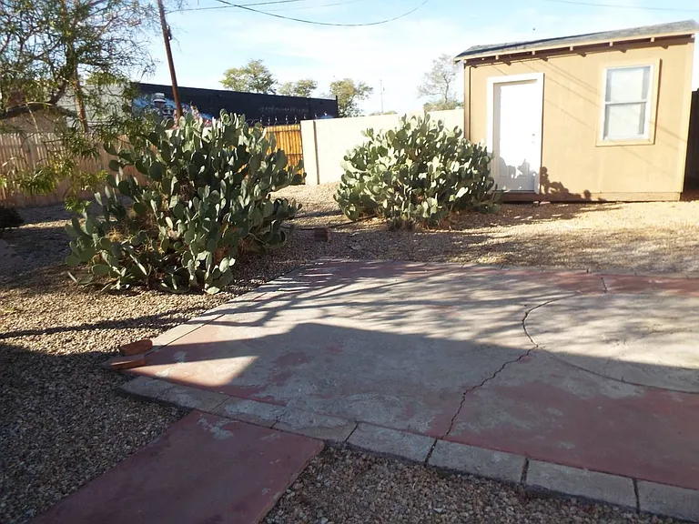 828 N 6th Ave — Photo 27