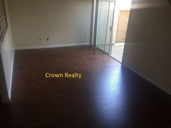 1st image of 2418 W Whitendale Ave