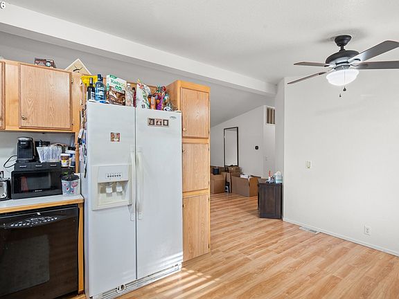 5th image of 10815 SE Bush St