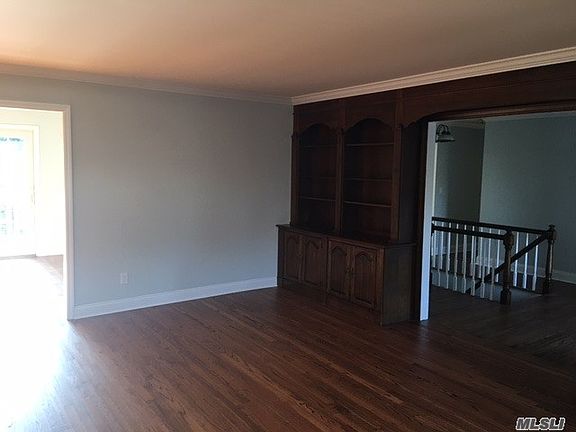 5th image of 25 Holden Ln