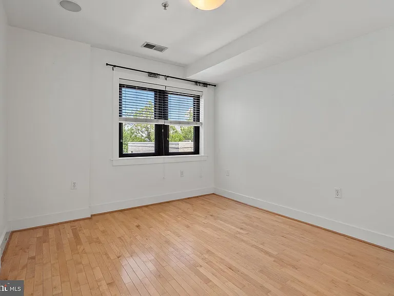 1524 Independence Ave SE #303 — Photo 18