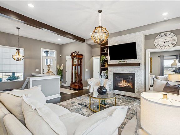 3rd image of 2923 N Woodridge Ct