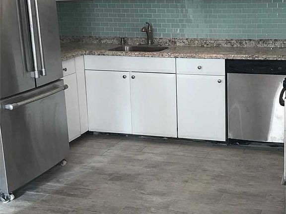 4th image of 445 B East Broadway