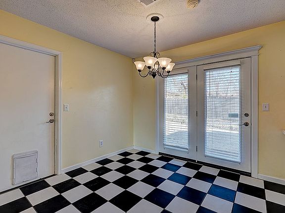 5th image of 1924 Edgewood Dr