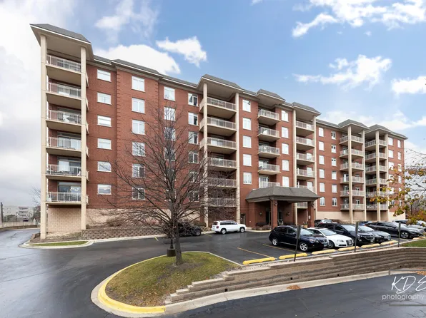 8440 Callie Ave #C-105, Morton Grove, IL 60053