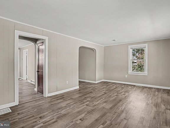 3rd image of 661 Frederick St