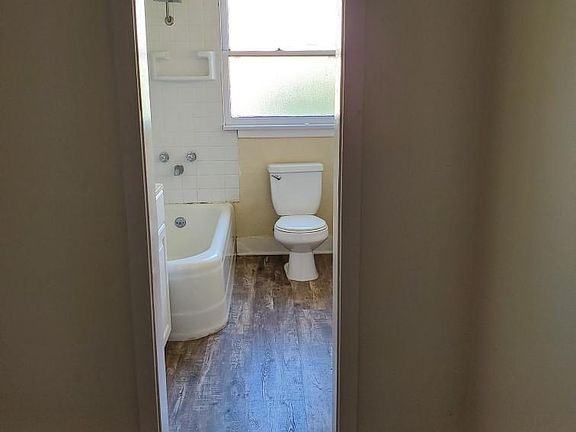5th image of 520 E Willow St #24