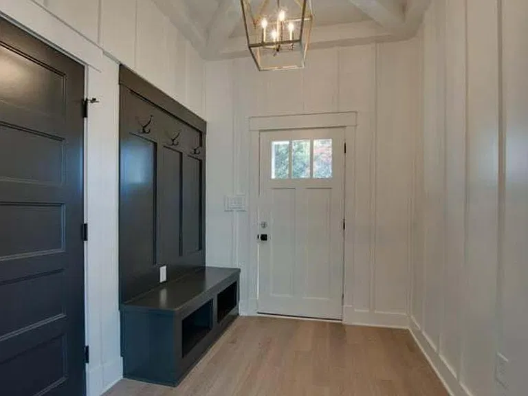 210 Drake Ave SW — Photo 18