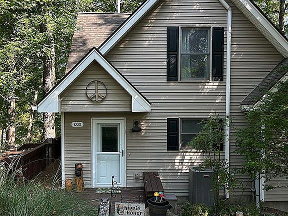2nd image of 1000 Comanche Cir