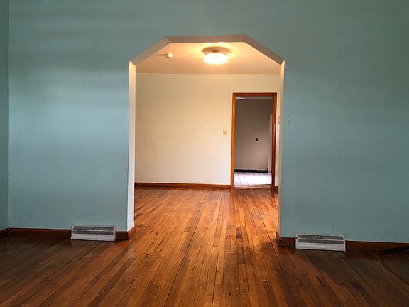 5th image of 2221 Holbrook St Floor 1
