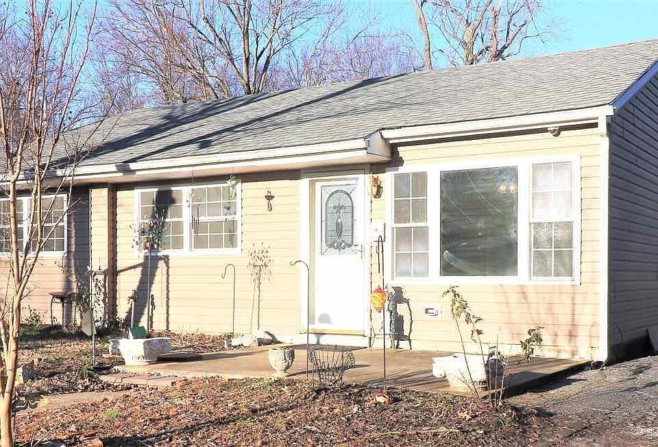 1st image of 938 Lorine Ln