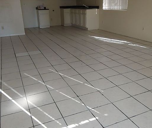 3rd image of 1035 W 95th St
