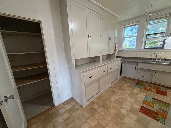 5th image of 812 Florence Ave APT 1