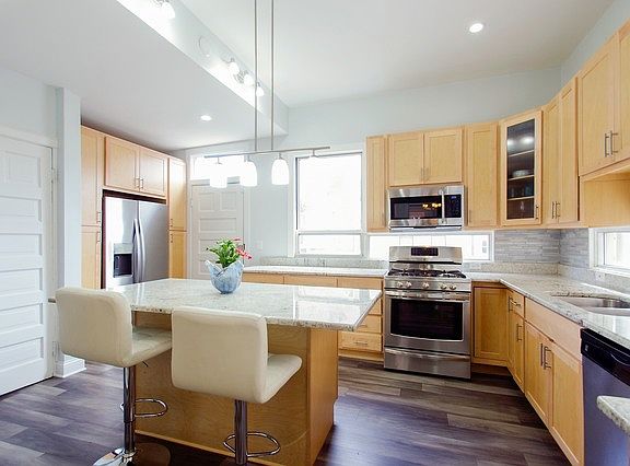 5th image of 304 S Oak Park Ave
