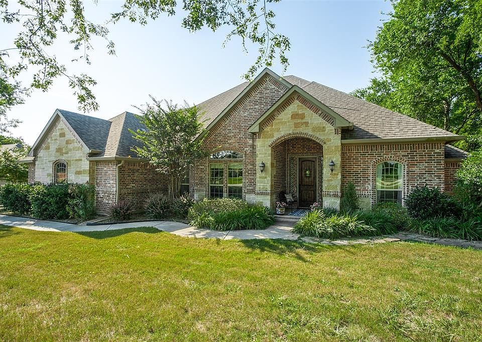 1st image of 104 Post Oak Ln